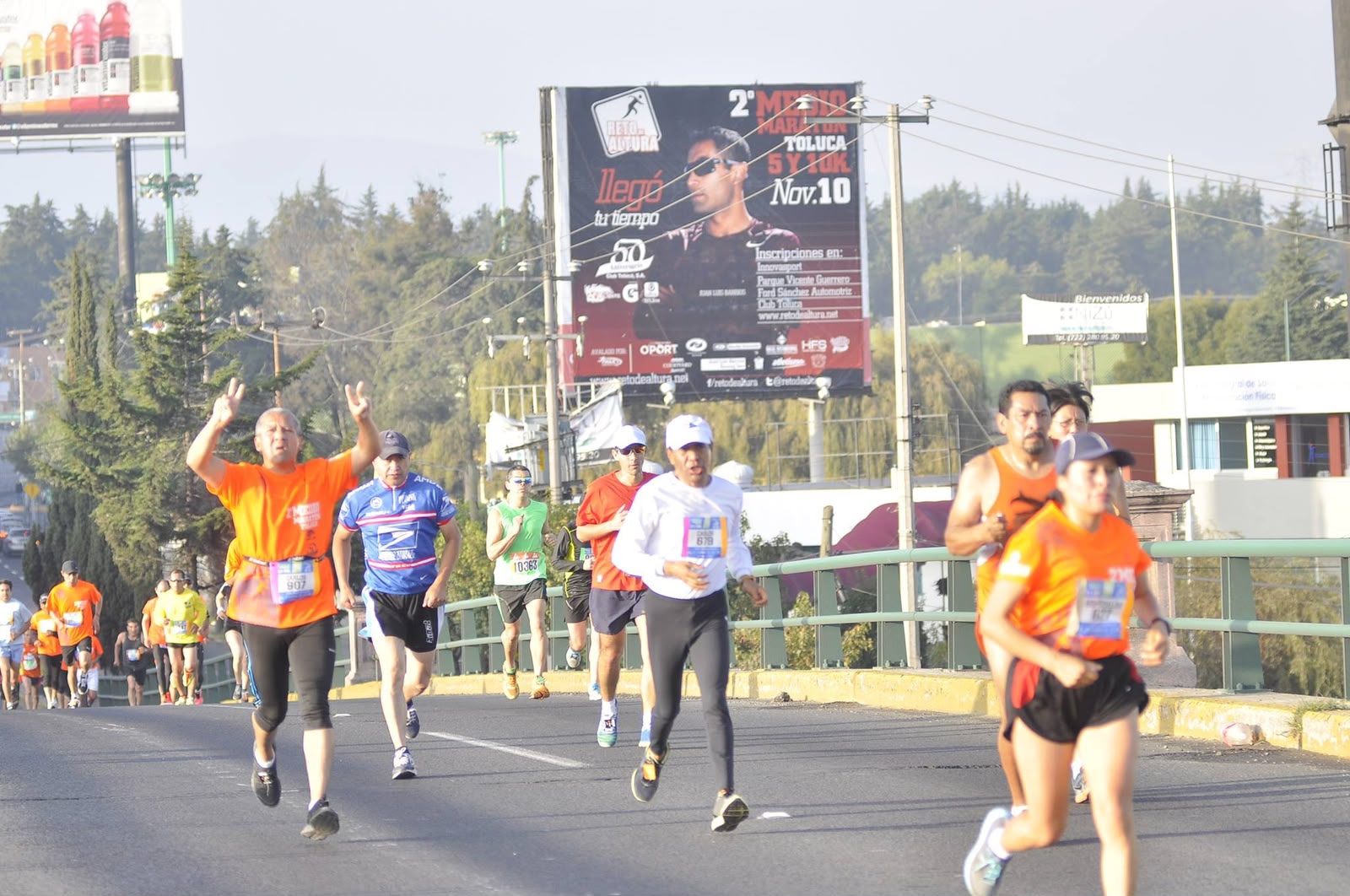 Corredores en la ruta urbana